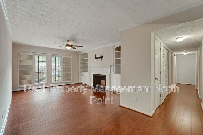 Building Photo - 3513 Essex Ave