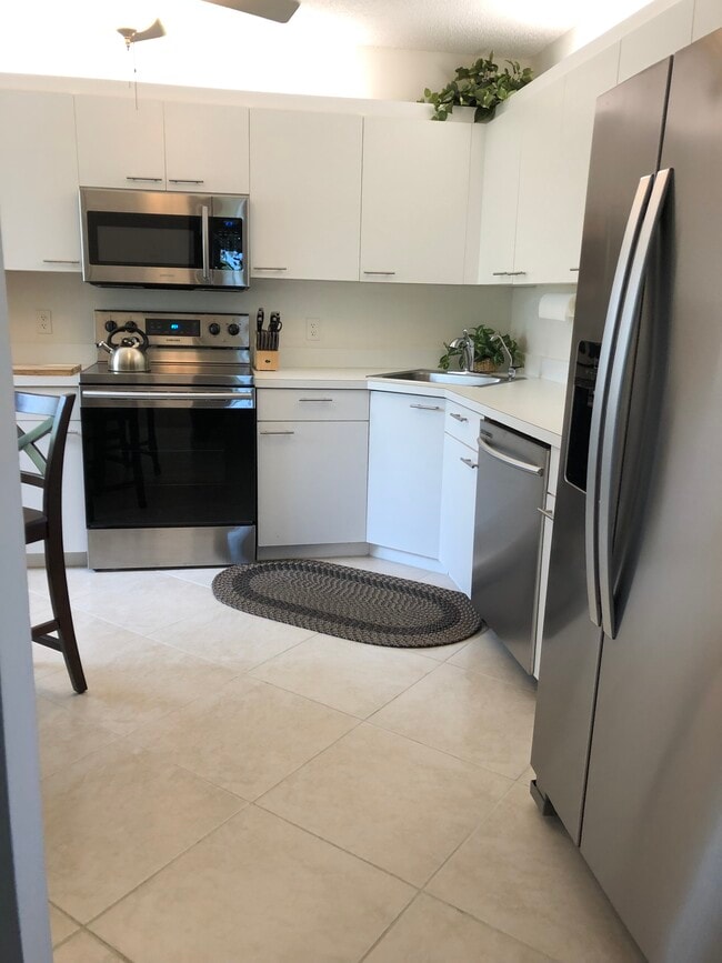 Large eat-in kitchen with Lots of cabinets space, all updated stainless steel appliances, ceiling fan, and garbage disposal. - 5265 Brisata Circle
