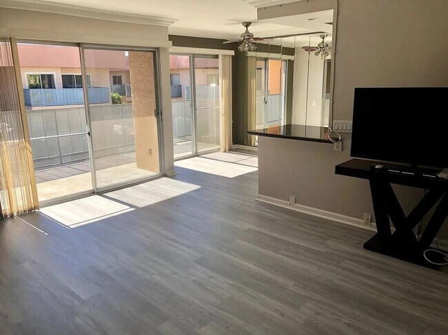 Foto del edificio - 400 N Sunrise Way