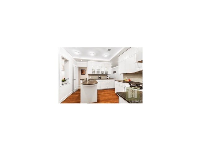 Building Photo - 515 E 89th St
