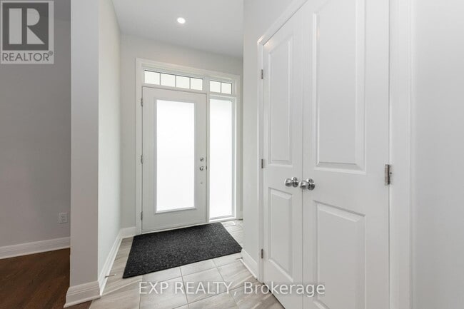 Building Photo - 680 Gabriola Way