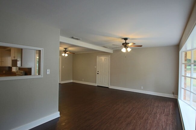 Building Photo - 3701 Appletree Ln