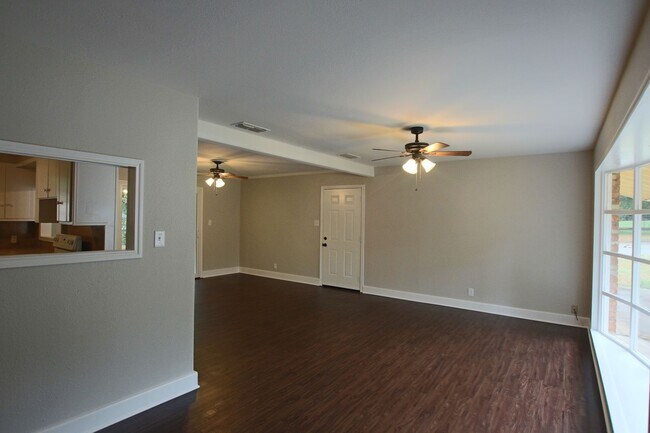 Foto del edificio - 3701 Appletree Ln