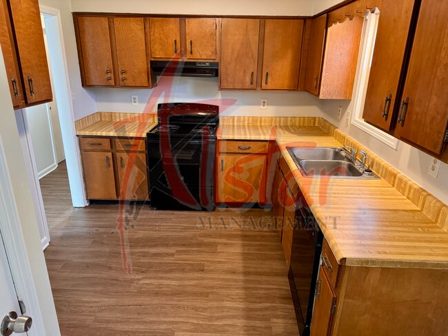 Building Photo - 900 Clarington Dr