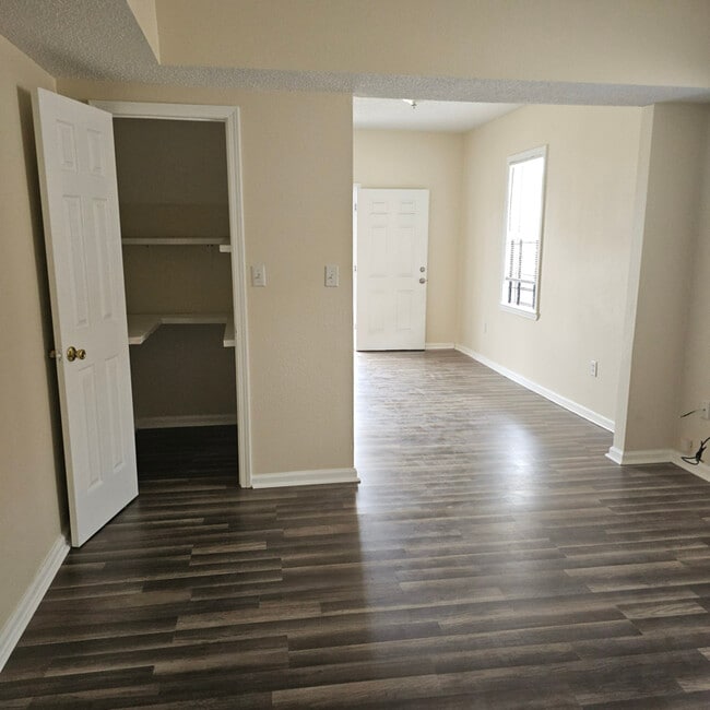 Building Photo - 8813 Fig St