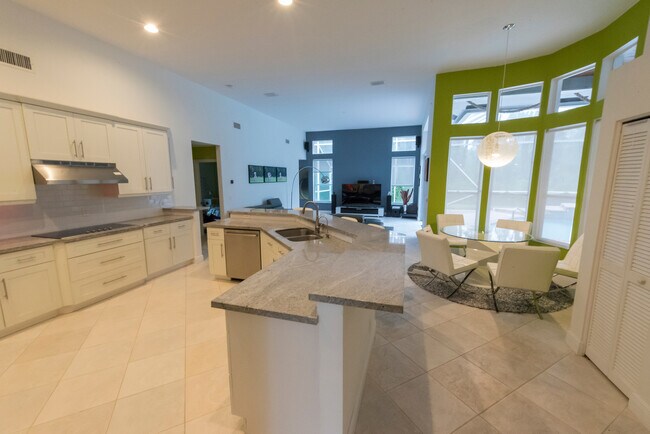 Foto del edificio - Live the Resort Life in Boca Raton - AVAIL...