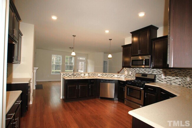 Building Photo - 704 Edgewater Ridge Ct