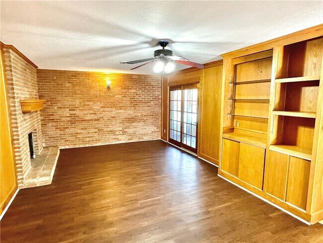 Building Photo - 3100 Stardust Dr