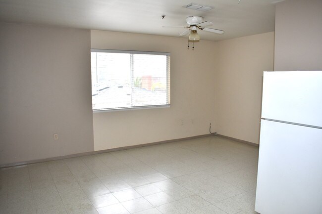 Building Photo - 169 Eaton Ave