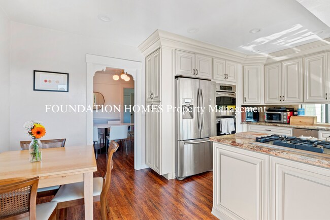 Building Photo - Gorgeous Hilltop Home on Rocklyn - A/C - F...