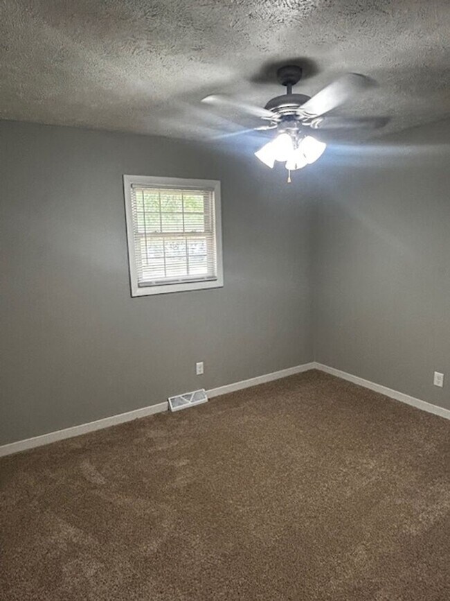 Foto del edificio - 27 Nottingham Dr