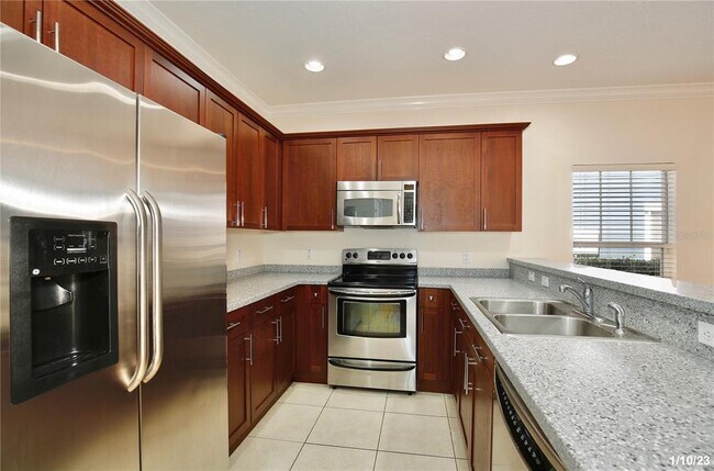 Building Photo - 2126 Lucerne Ter