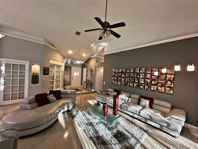 Building Photo - 1025 Spyglass