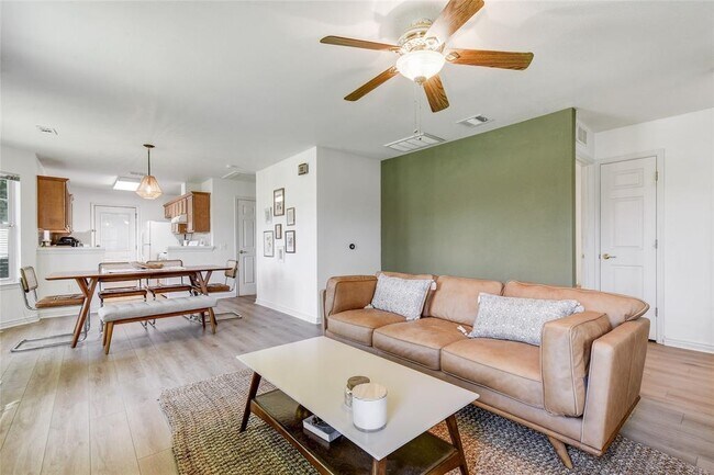Building Photo - 2200 Palo Pinto Dr