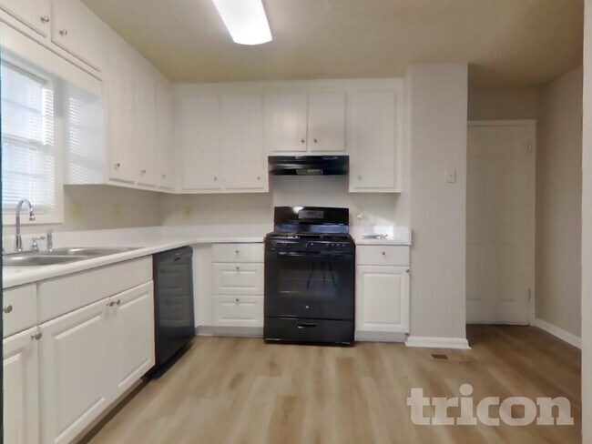 Building Photo - 2988 Forest Ridge Ct