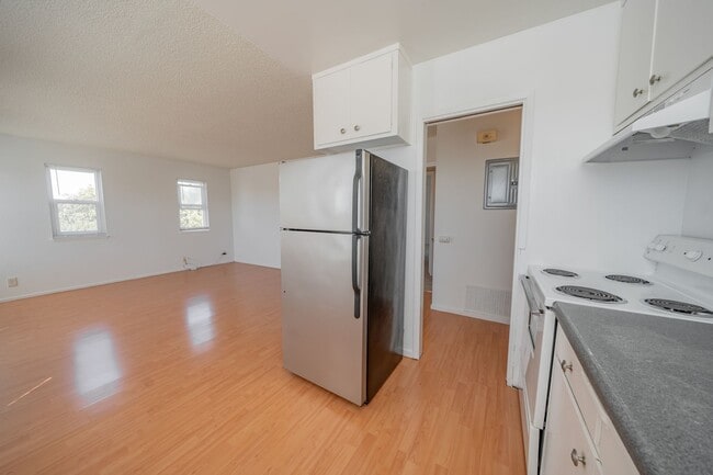 Building Photo - 1467 Russell St