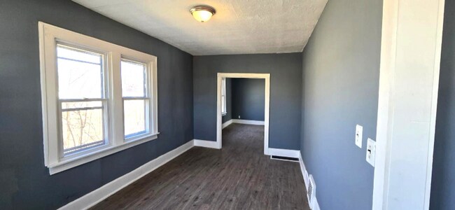 Foto del edificio - 1309 W 110th Pl