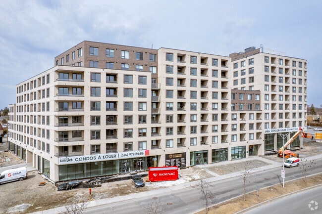 Building Photo - 48-64 Boul Des Laurentides