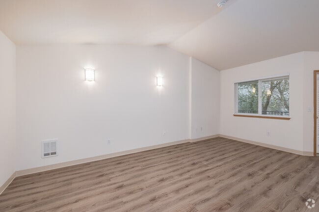 2BR, 1BA - 940SF - Glacier View