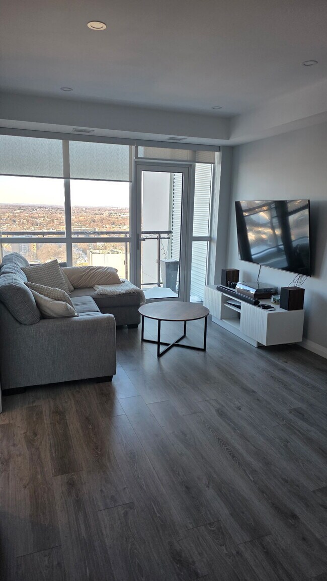 Photo du bâtiment - 60 Charles St W