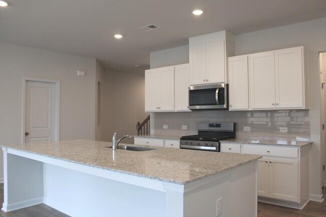 Building Photo - 731 Pt Pl Dr