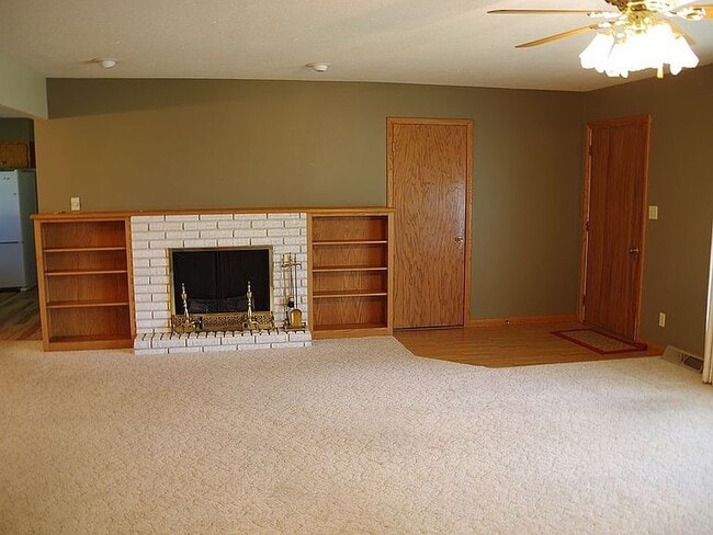 Building Photo - 1013 Maple Dr