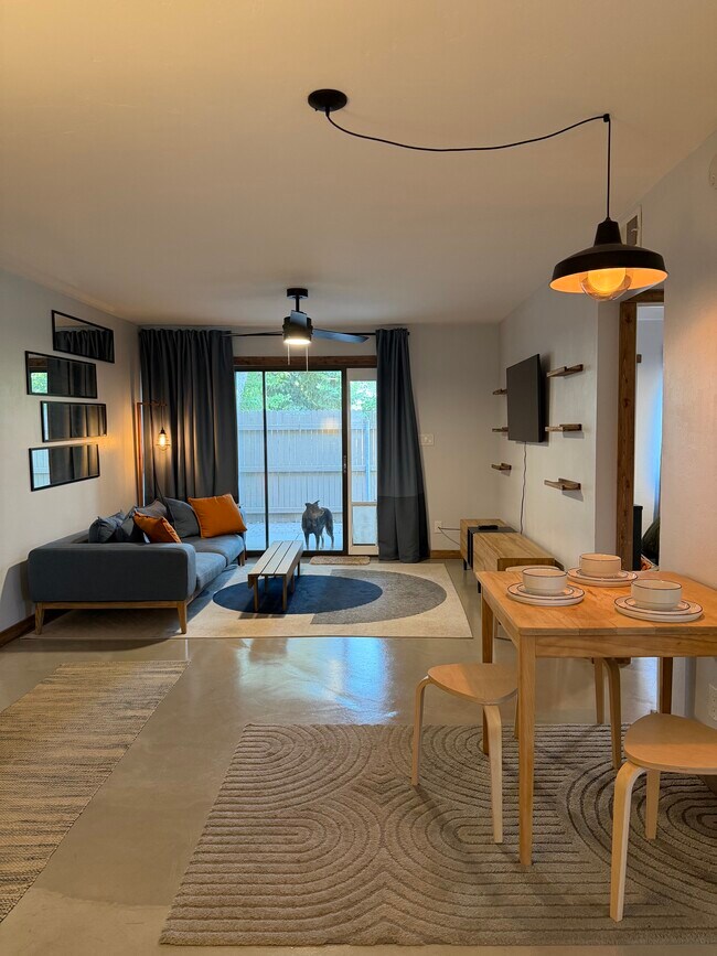 Living area - 3200 S Litzler Dr