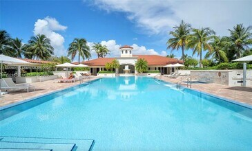 Building Photo - 20000 E Country Club Dr