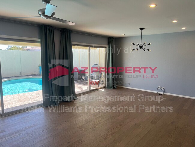 Building Photo - 1653 E Villa Maria Dr