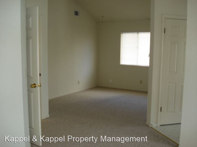 Building Photo - 3 br, 2.5 bath House - 124 OAK BROOK CT