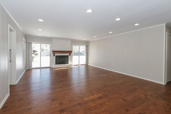 Building Photo - 3 Bedroom Home in Carmel Clay School District