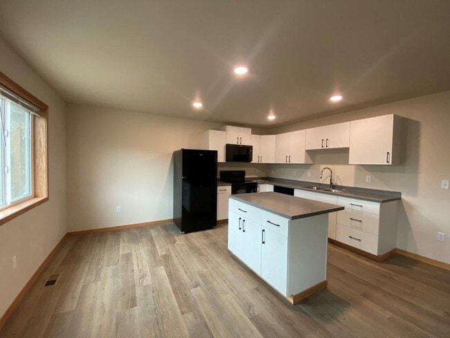 Building Photo - SunHill Bryant