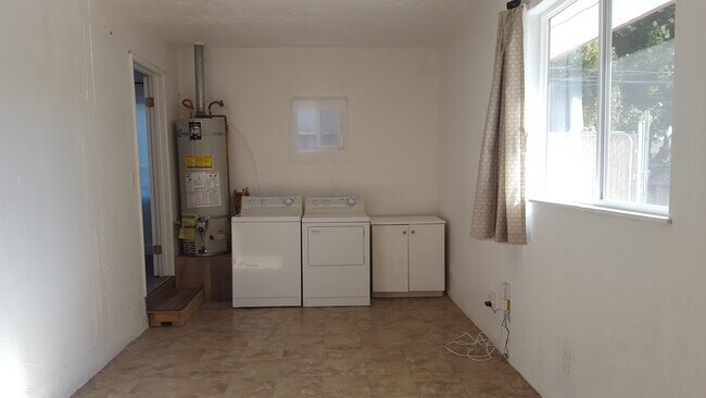 Building Photo - 904 Washington St