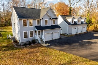 Building Photo - 2942 S Haven Dr