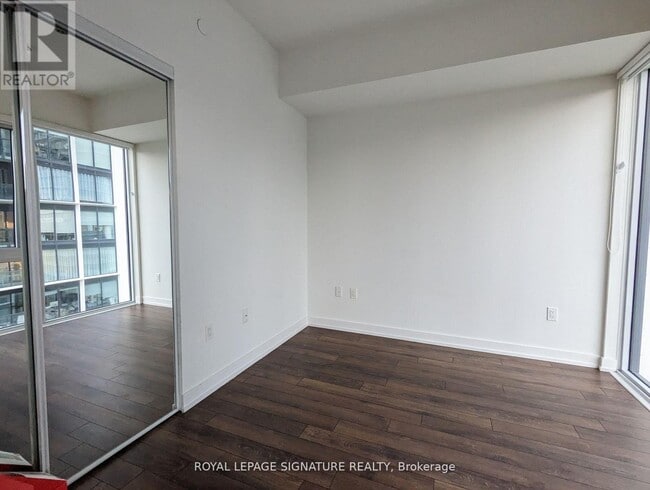 Building Photo - 158 Front St E