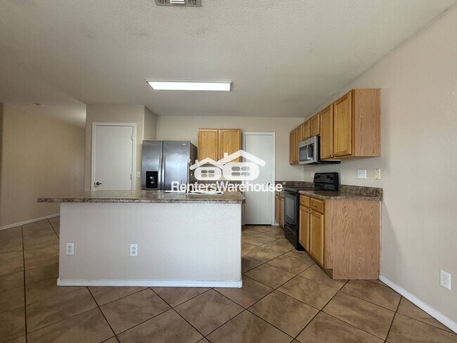 Building Photo - 2607 S 71st Dr