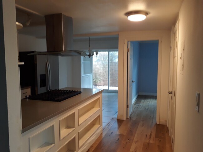 Foto del edificio - 13722 Red Hill Ave
