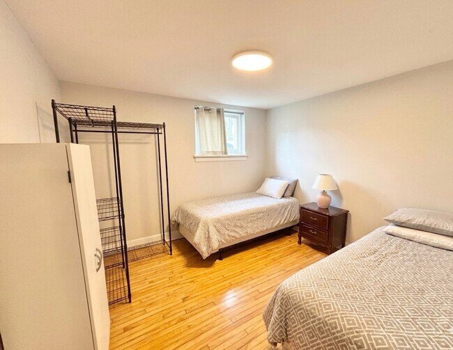 Photo du bâtiment - 2 BED - 1 BATH - OTTAWA - APARTMENT