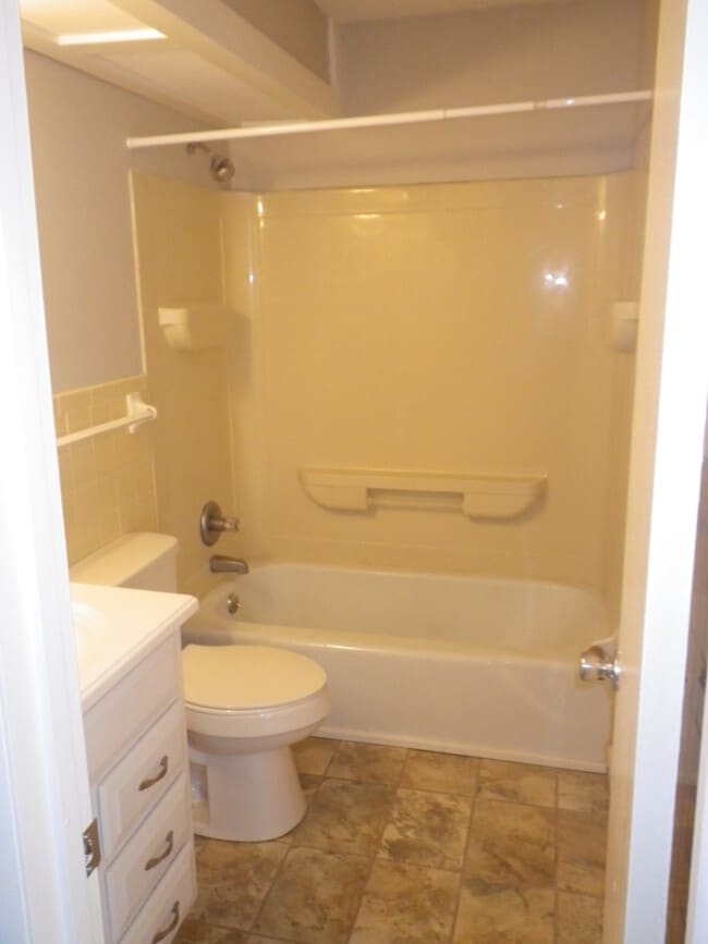 Building Photo - 422 Acklen Park Dr