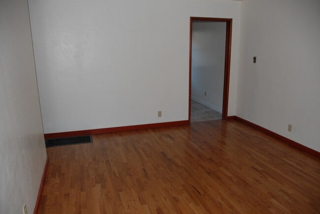 Building Photo - 16 Pleasant Valley Dr