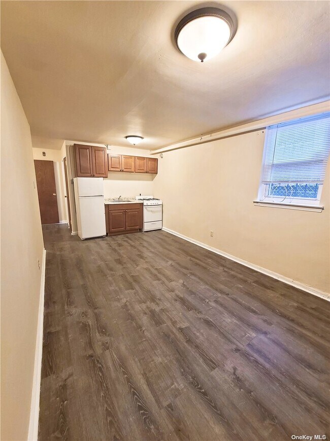 Foto del edificio - 67-04 Garfield Ave