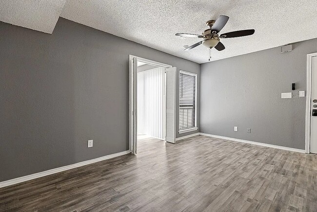 Building Photo - 2300 Balsam Dr