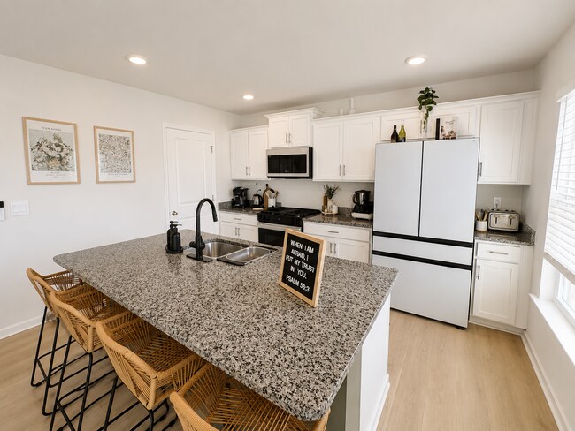 Foto del edificio - Welcome to 121 Roofcroft Lane – Spacious Living with Modern Style!