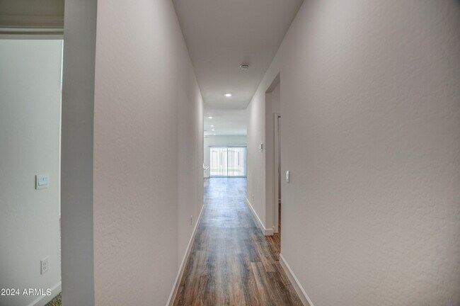 Foto del edificio - 15412 W Smoketree Dr