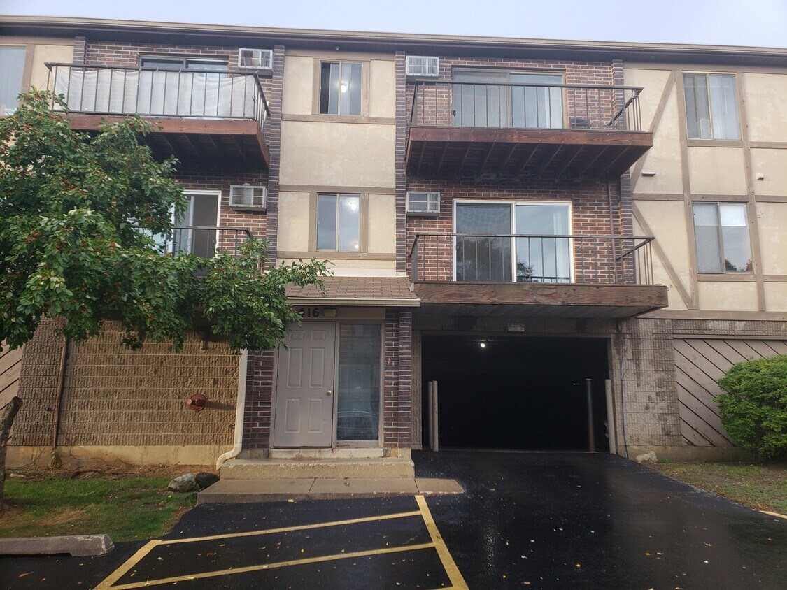 Foto principal - 416 W Bailey Rd