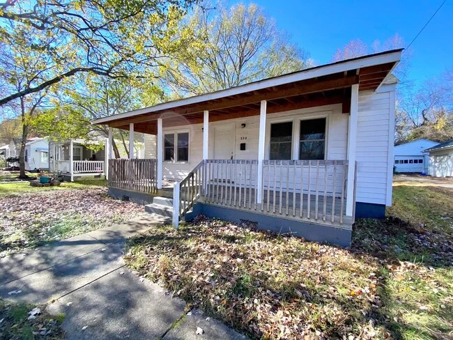 Building Photo - 924 McCormick St