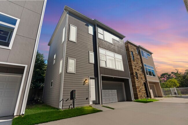 Building Photo - 4017 Ward St