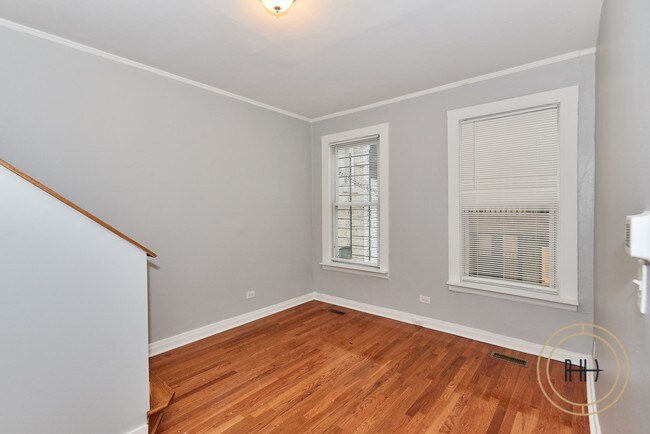 Foto del edificio - 2144 N Bell Ave
