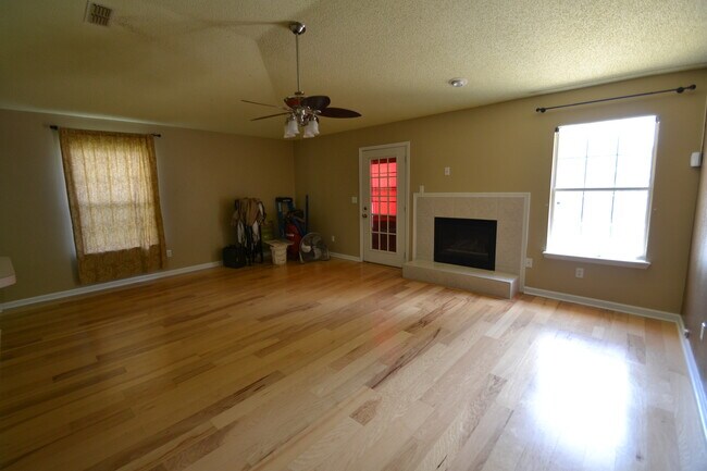 Building Photo - 1673 Hudderfield Cir W