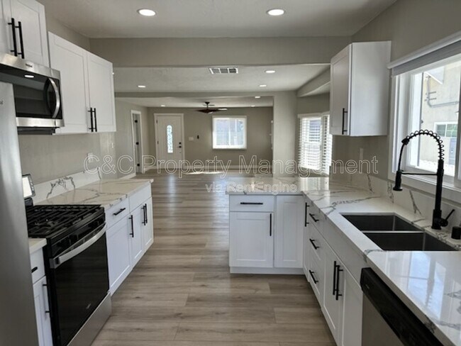 Foto del edificio - 1519 W 22nd Pl